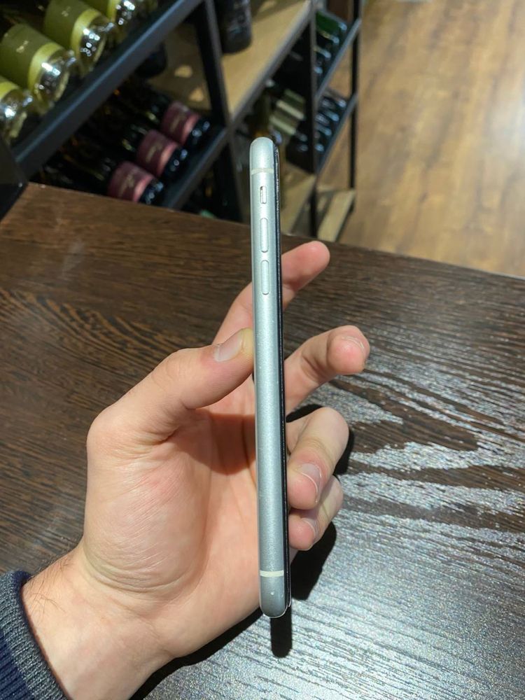 iPhone 11 белый цыет