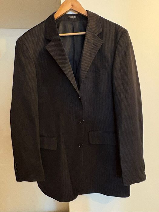 Vand costum versace în stare impecabila