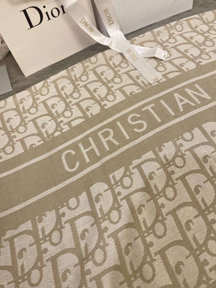Esarfa Christian Dior crem
