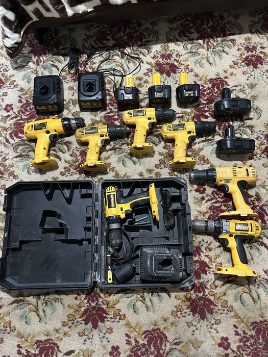lot scule dewalt bormasina autofiletanta acumulator incarcator etc