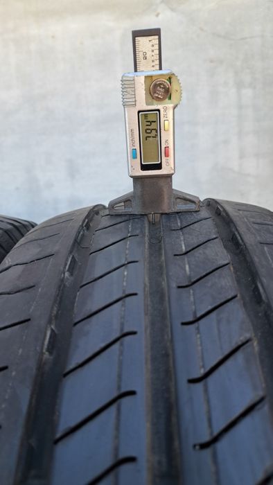 Гуми за Бус 215 65 15 C Continental