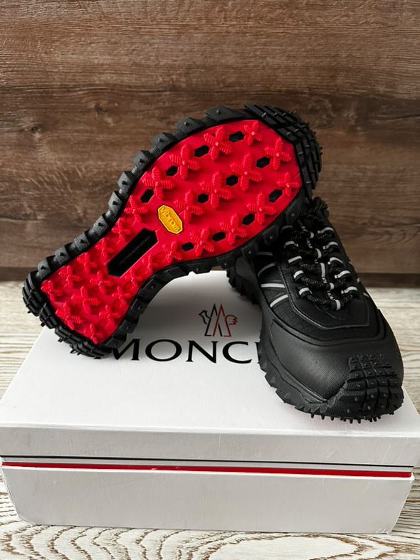 Обувки Moncler черни