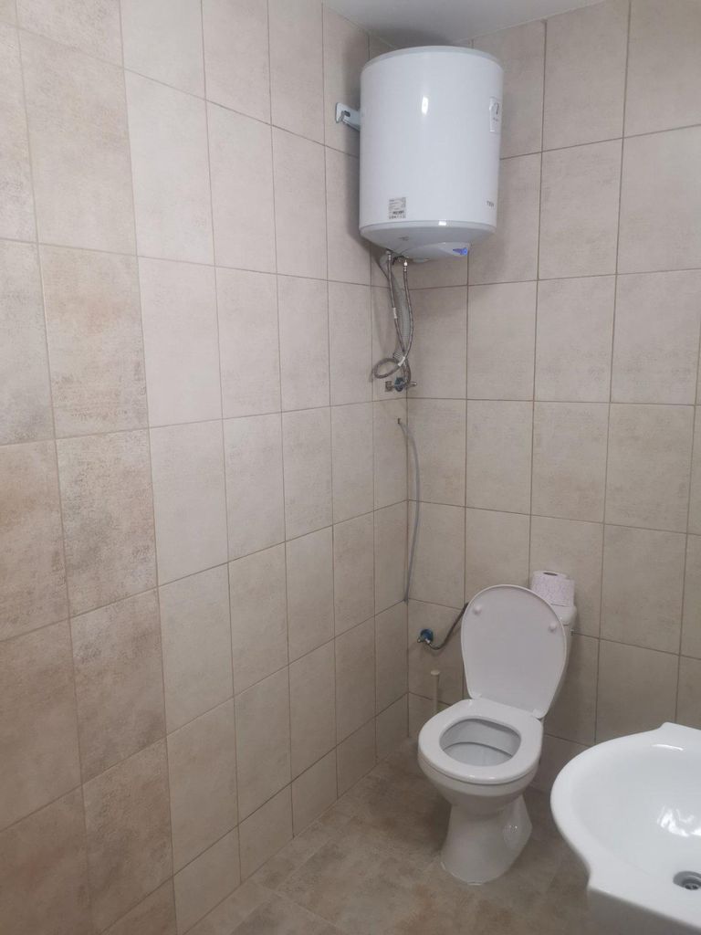 Дава се под наем Едностаен апартамент в Пловдив, Остромила - 50 кв.м за 300 € - Снимка #2