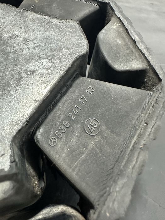 Suport tampon motor Mercedes vito  W638 2.2 CDI 6382411713