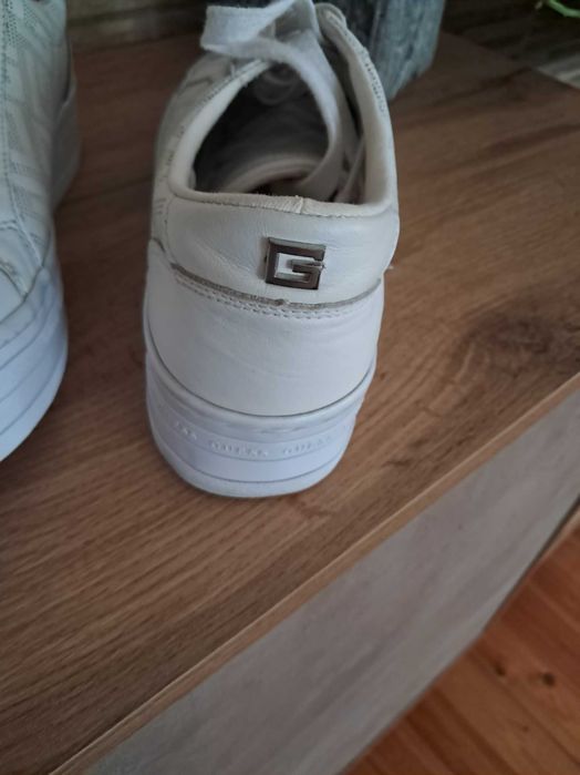 GUESS дамски сникърси естестнена кожа 38 номер