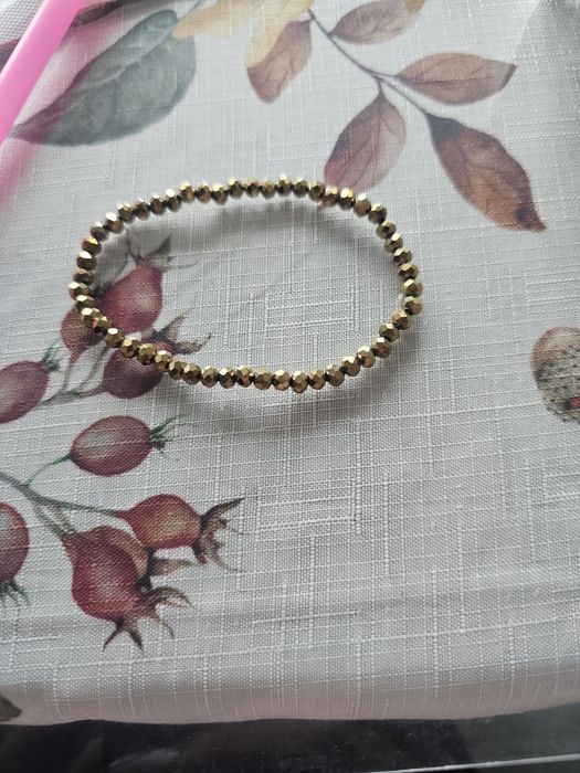 Гривни от мънисти