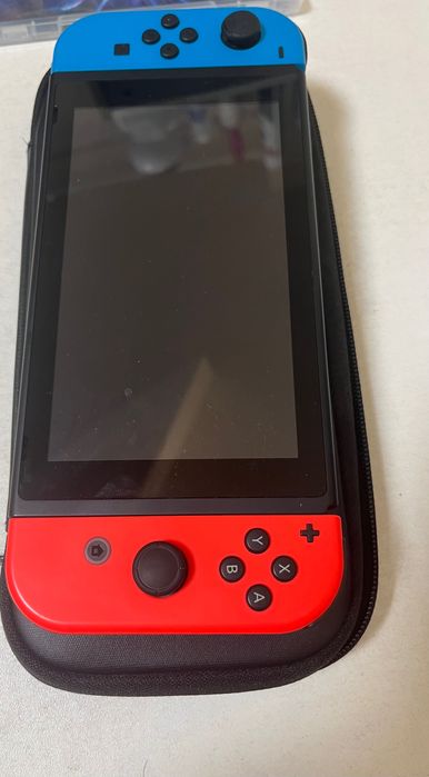 Nintendo Switch + accesorii + 5 jocuri – ca nouă