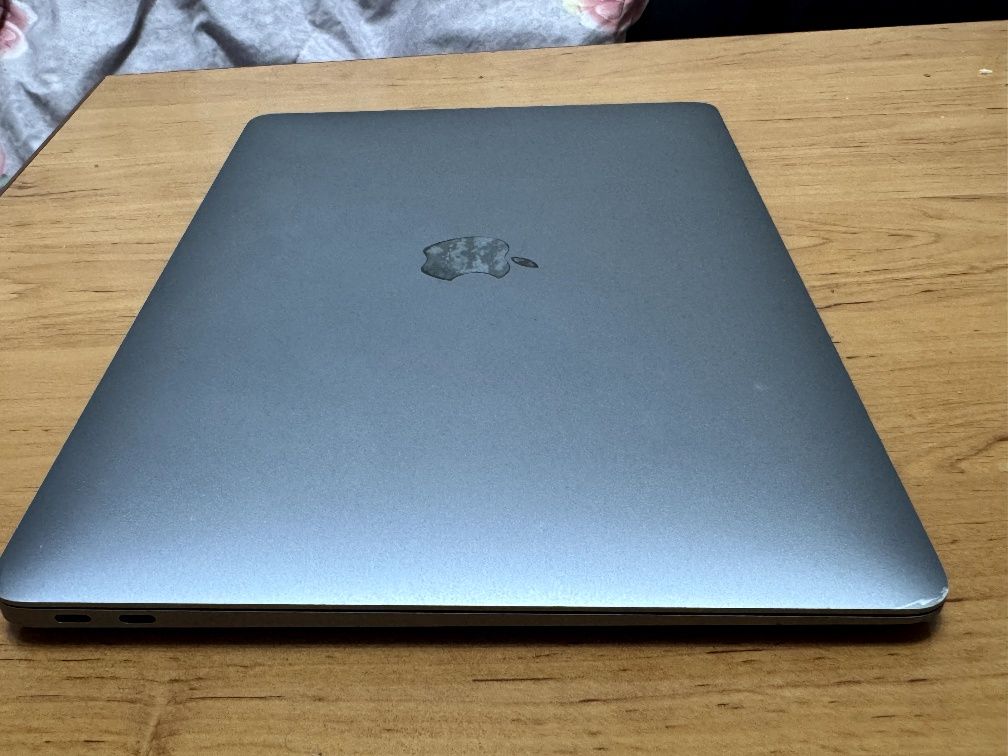 MacBook Air M1. Noutbook