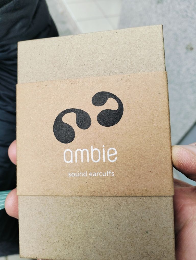 Căști Ambie sound earcuffs!
Noi in cutie!
Mediile RF aglomerate nu mai