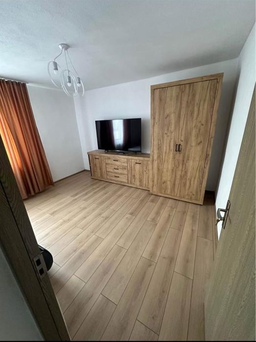Inchiriez apartament