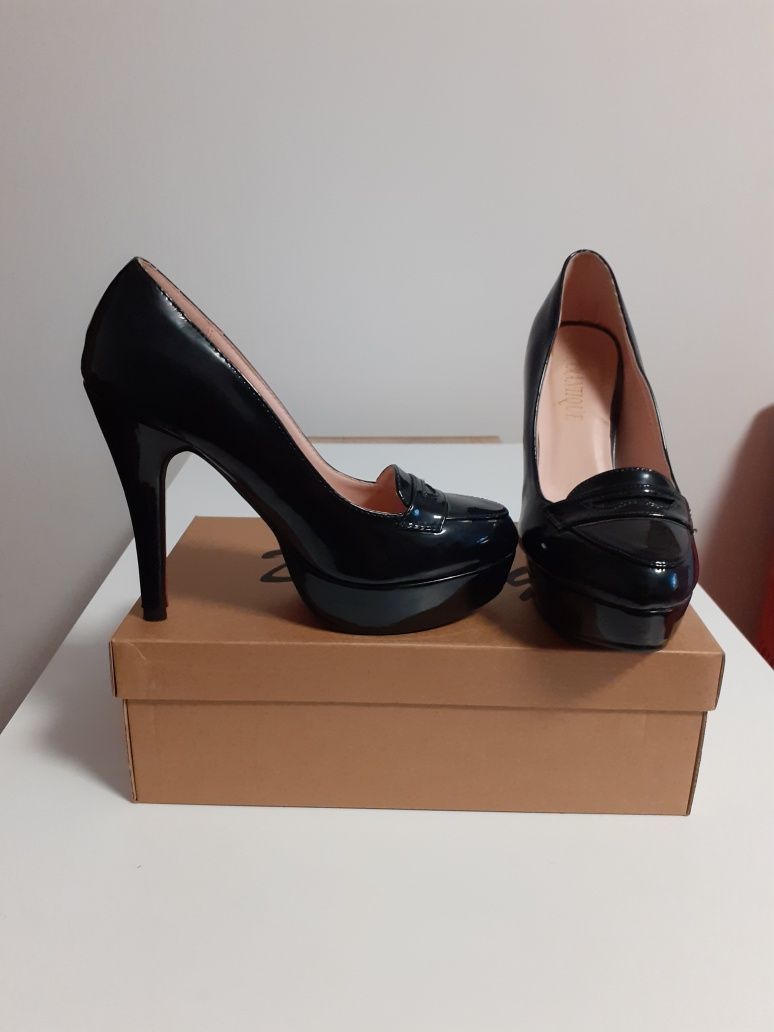 Pantofi pentru femei, diferite mărimi (noi)