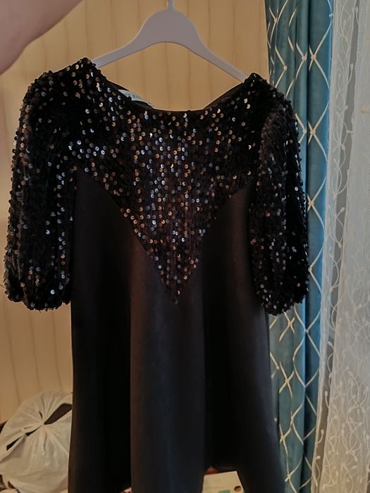 Продам платье на 6-7 лет