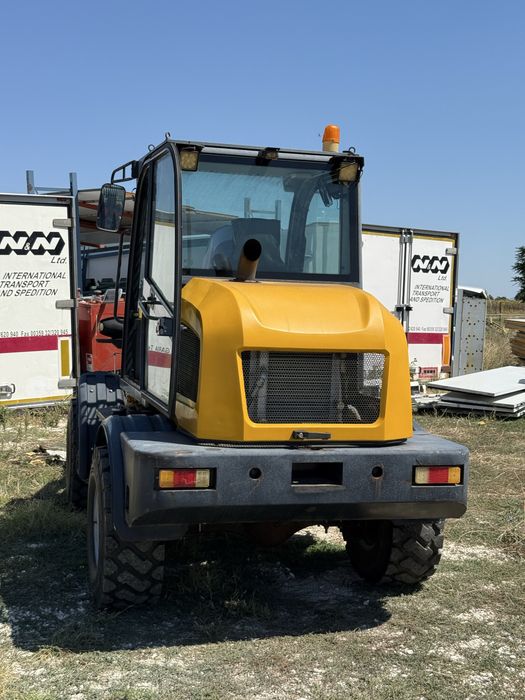 Челен товарач HYTEC ZL18A
