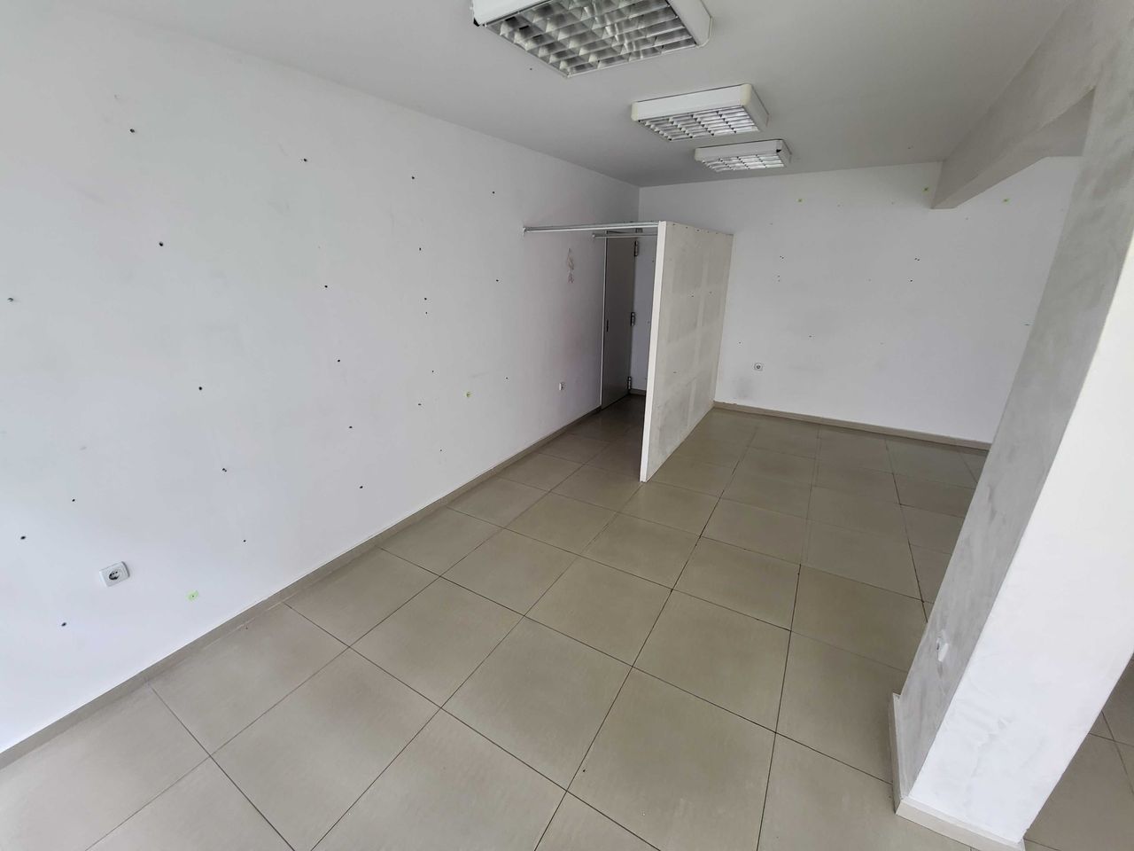 Продава се Магазин в Бургас, Славейков - 55 кв.м за 399 €/кв.м - Снимка #2