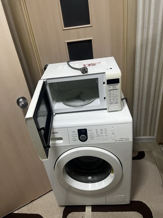 Сдам на запчасти стиральную машину и микроволновку.