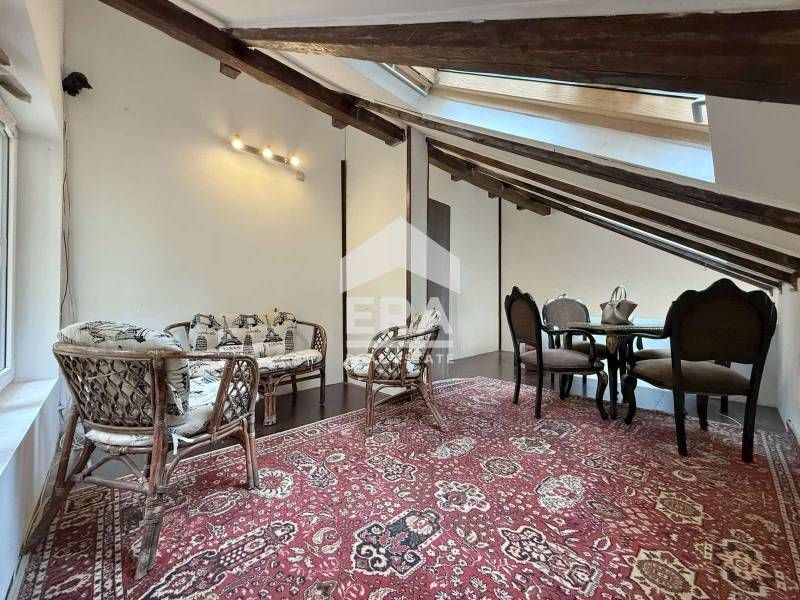 Артистична къща за продажба в идеалния център на столицата - ул. 6-ти