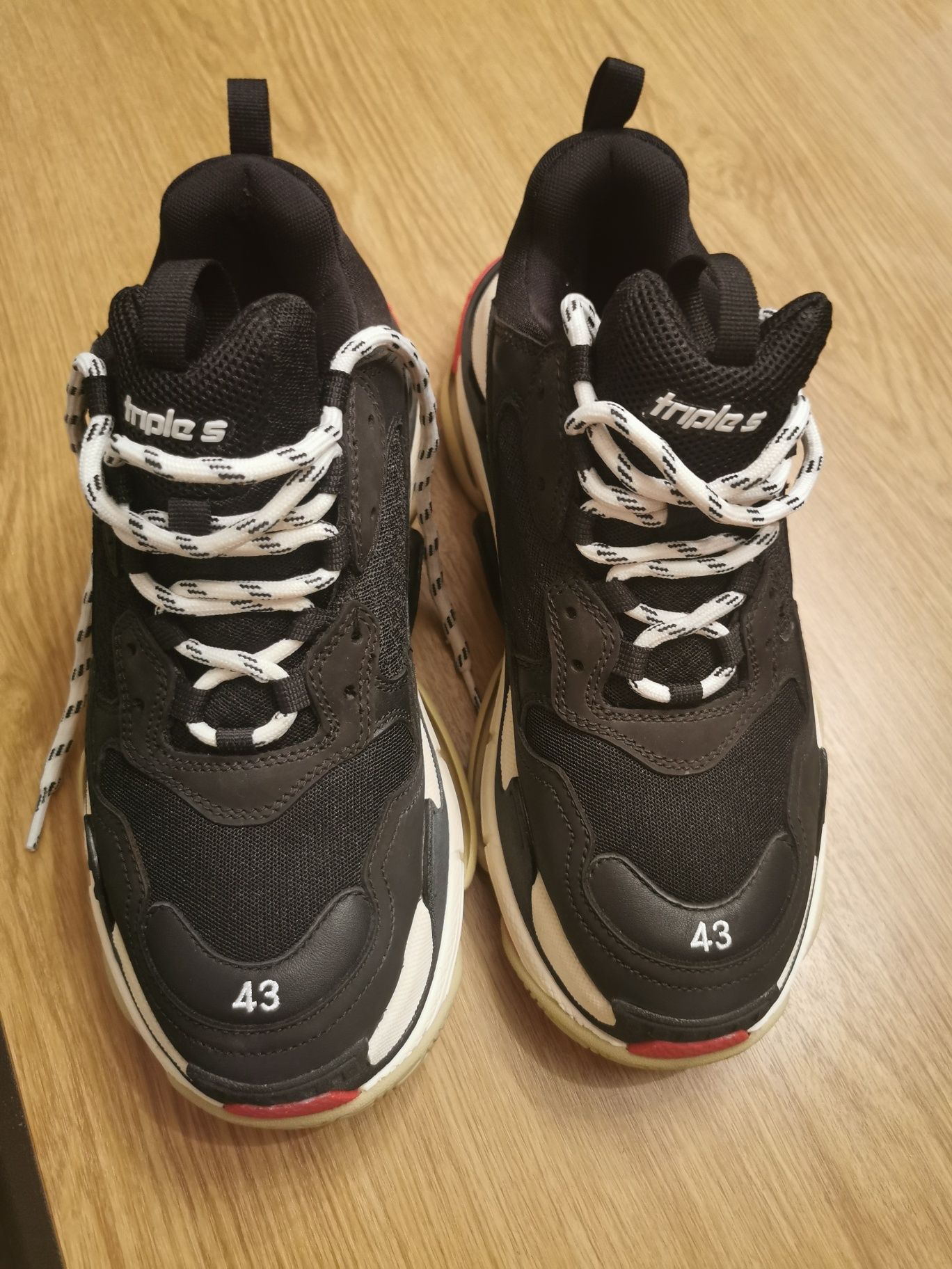Adidasi Balenciaga, masura 43, noi, cu husa si sireturi de rezerva