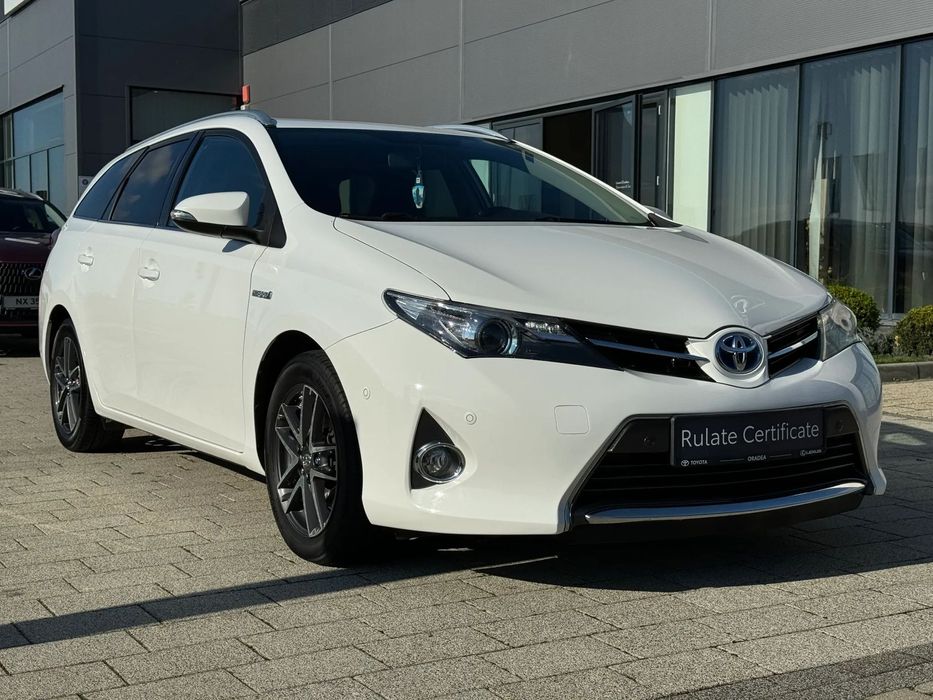 Toyota Auris Toyota Auris | Hybrid | Automata | Navi | Bluetooth | 2015