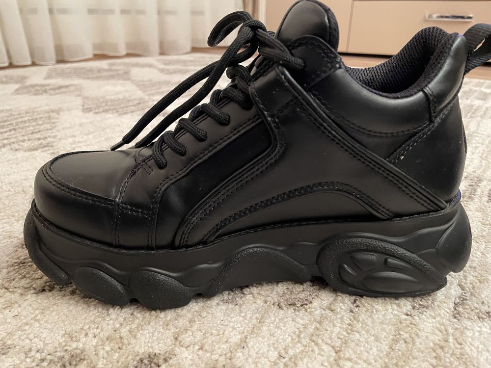 Adidași Buffalo