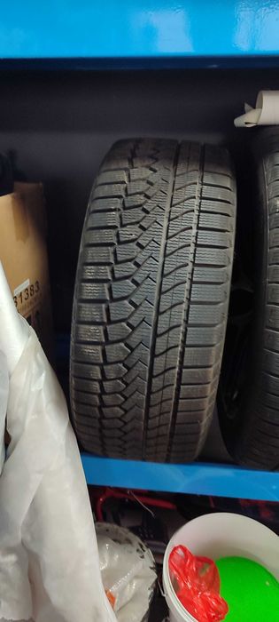 Зимние шины, новые, размер 265/40/R22