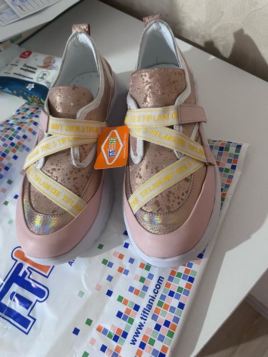 Продам новые кросовки с этикеткой 36 размер