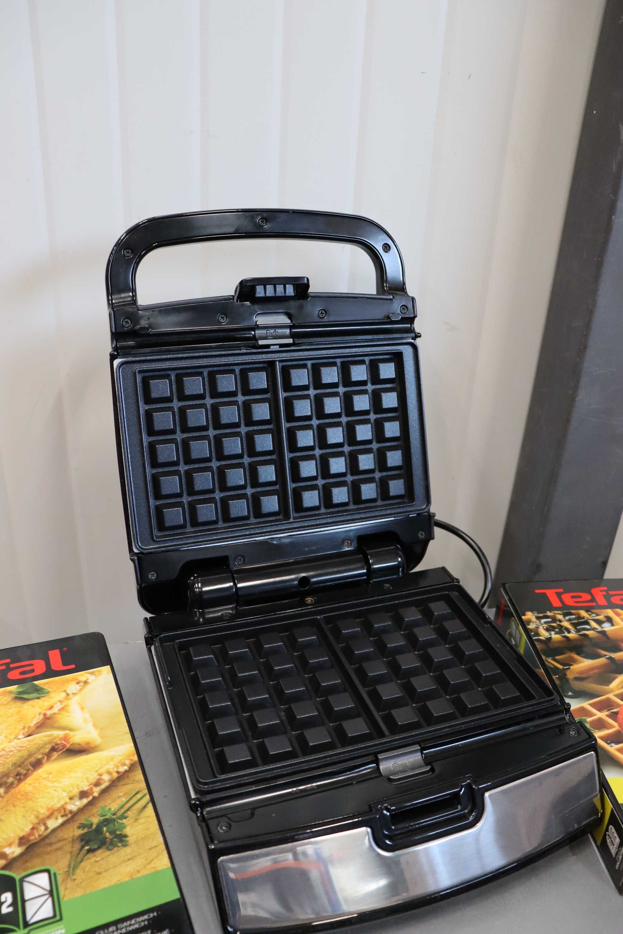Tefal уред за гофрети и сандвичи, 2 комплекта плочи, Snack SW852D12
