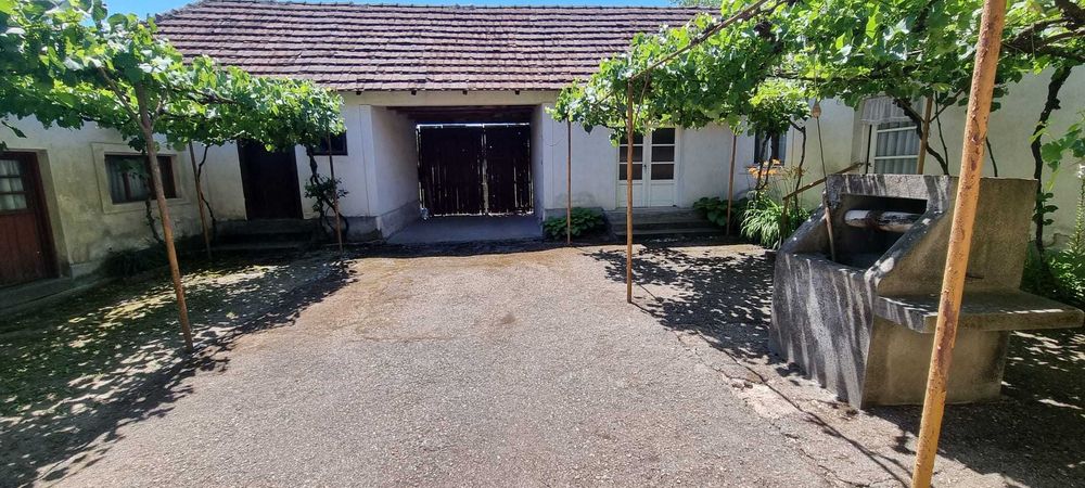 Vand casa loc. Pomezeu central