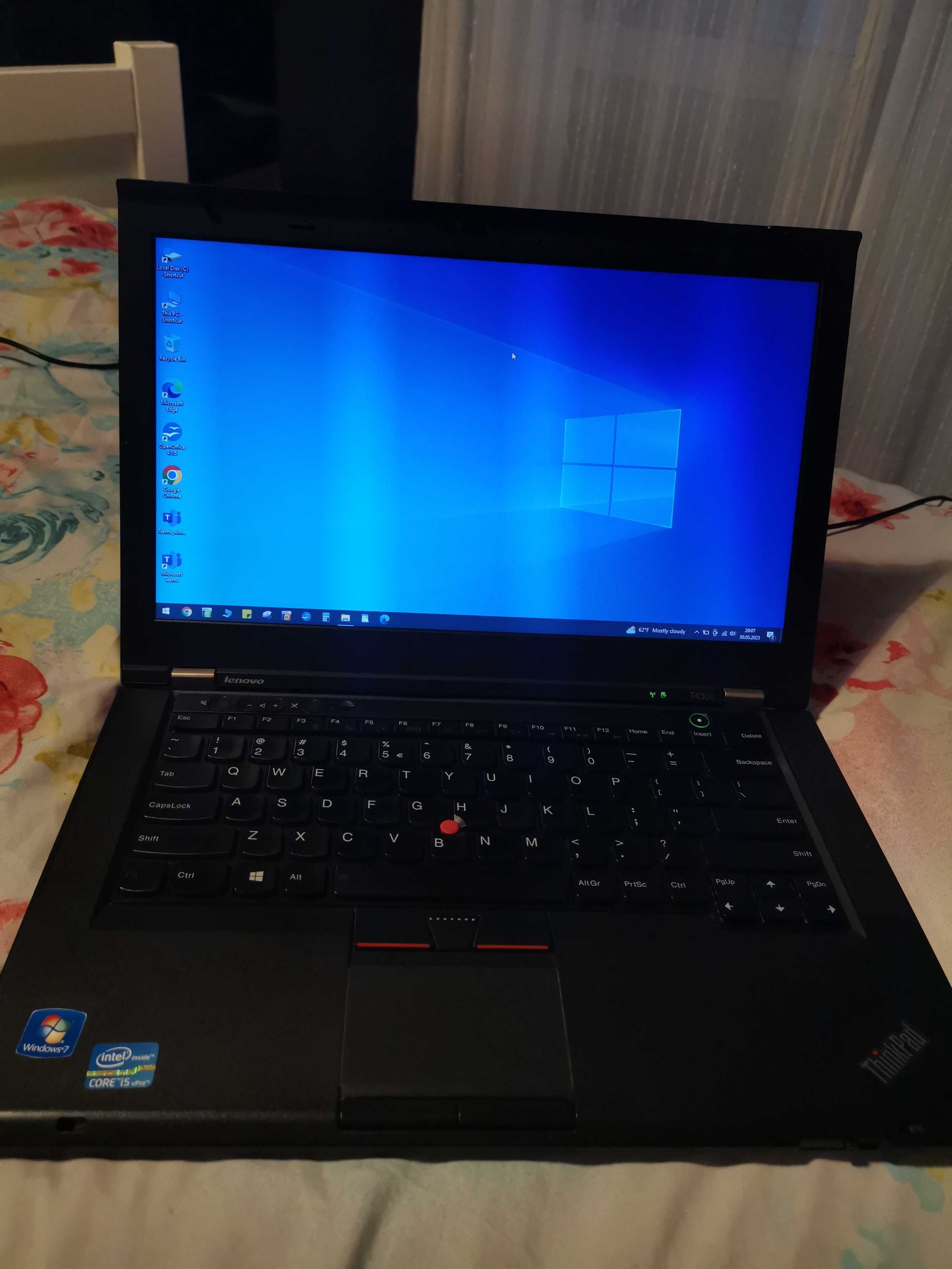 Laptop Lenovo cu mouse cadou