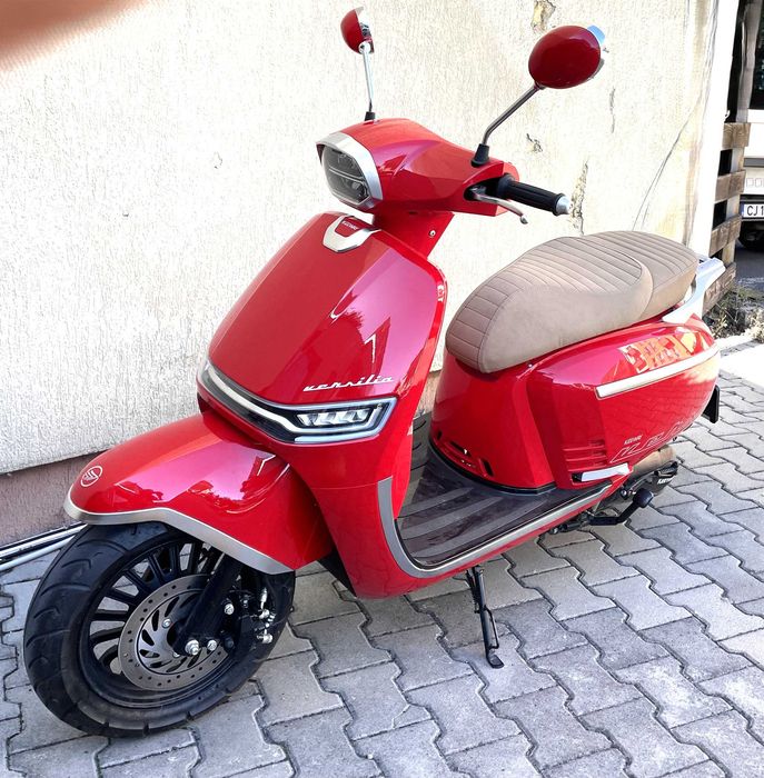 De vânzare: Scuter 125 cmc, roșu, ideal pentru doamne si d-soare, nou!