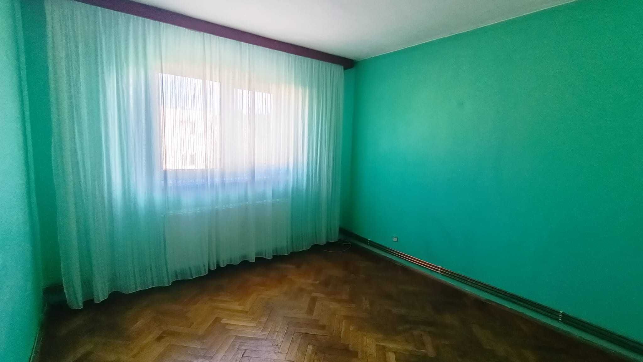 Vând ap. 4  camere, 90mp, Dambu Pietros