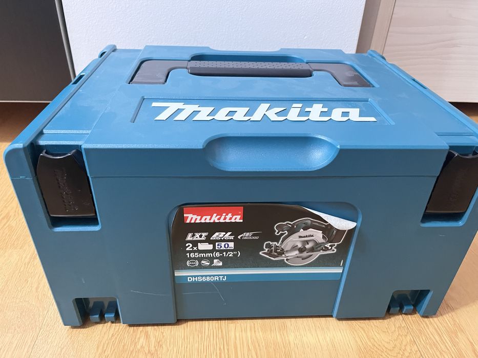Fierastrau circular pe acumulator Makita