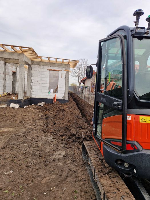 excavator de inchiriat