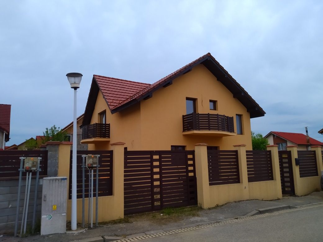 Balcoane aluminiu vopsit in camp electrostatic