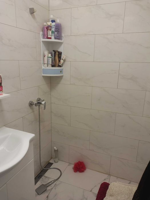 Caut fata in Bârlad care muncește sa stea cu mine in gazda !