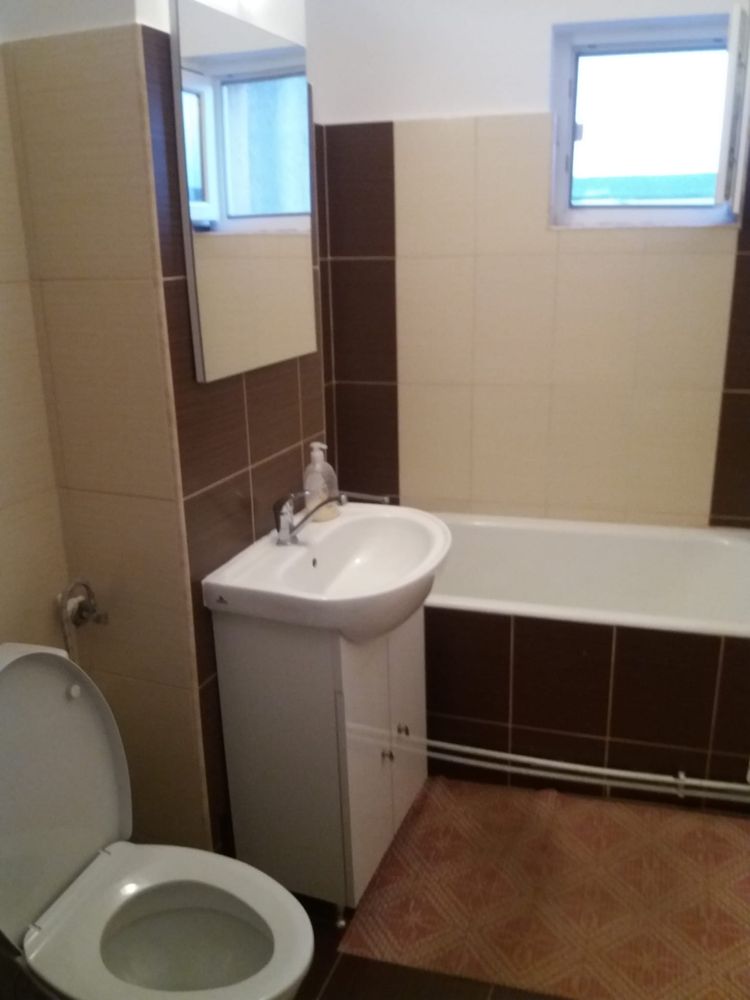 Închiriez garsonieră