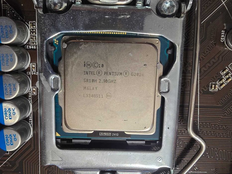 Placa de baza ASRock H61M-VG3 Socket 1155 DDR3, PCI-E + procesor G2020