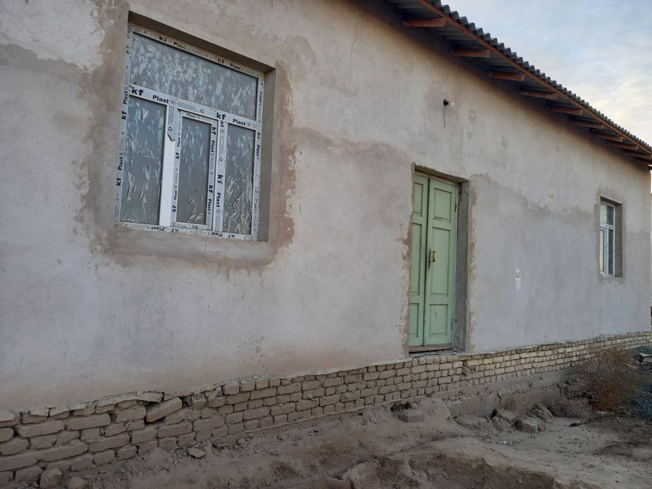 Курилиши тугаланмаган 450м/2турар жой сотилади