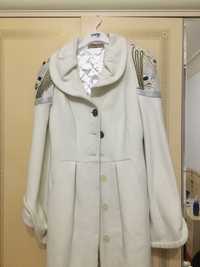 Larissa пальто белое 38 размер