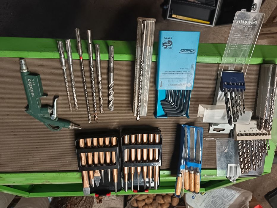 Продават се инструменти