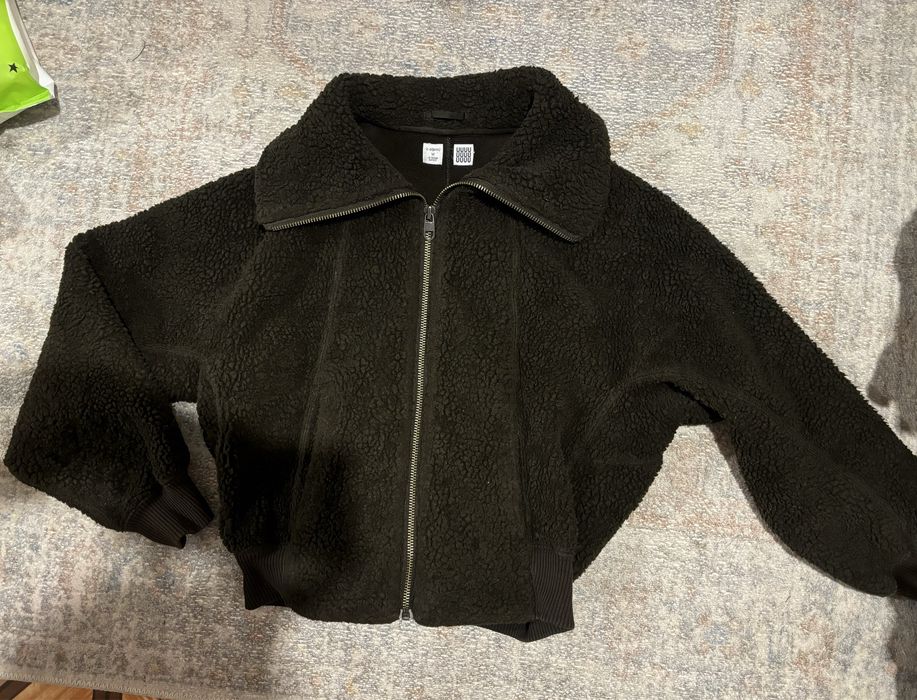 Продам все вещи по  2000тг