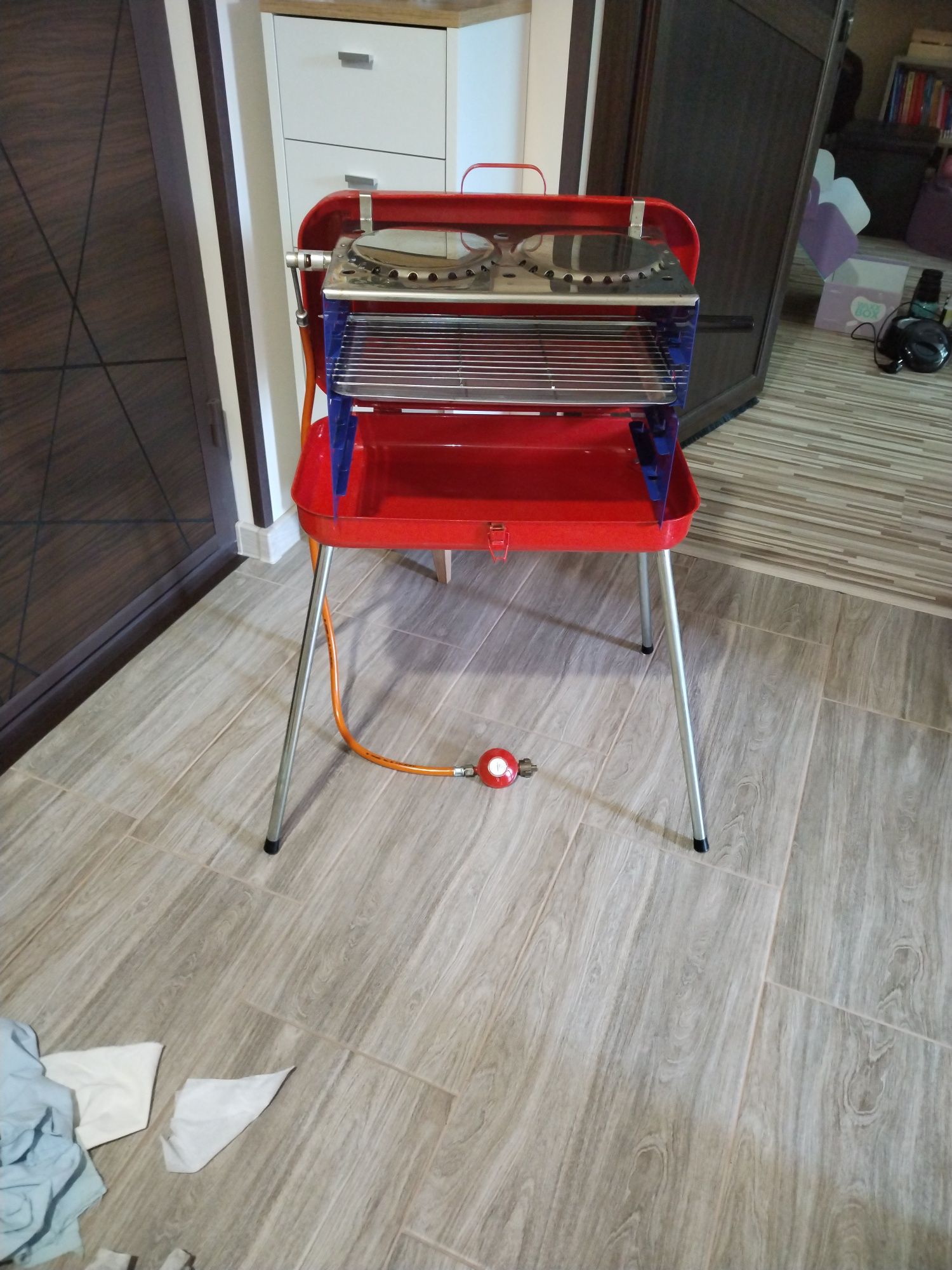 Газово барбекю, скара тип куфар