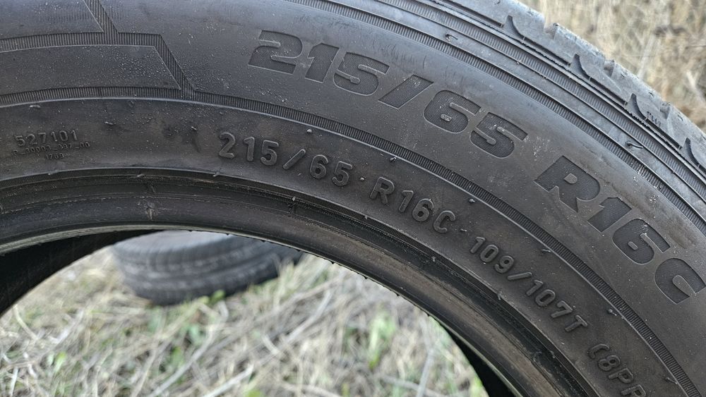 2бр гуми 215 65 16С дот 20 пирели