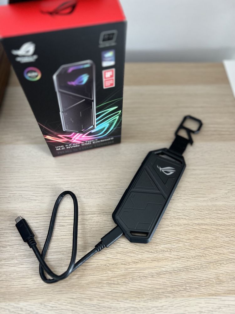 SSD Portabil 1TB Asus Gaming cu Sabrent Rocket