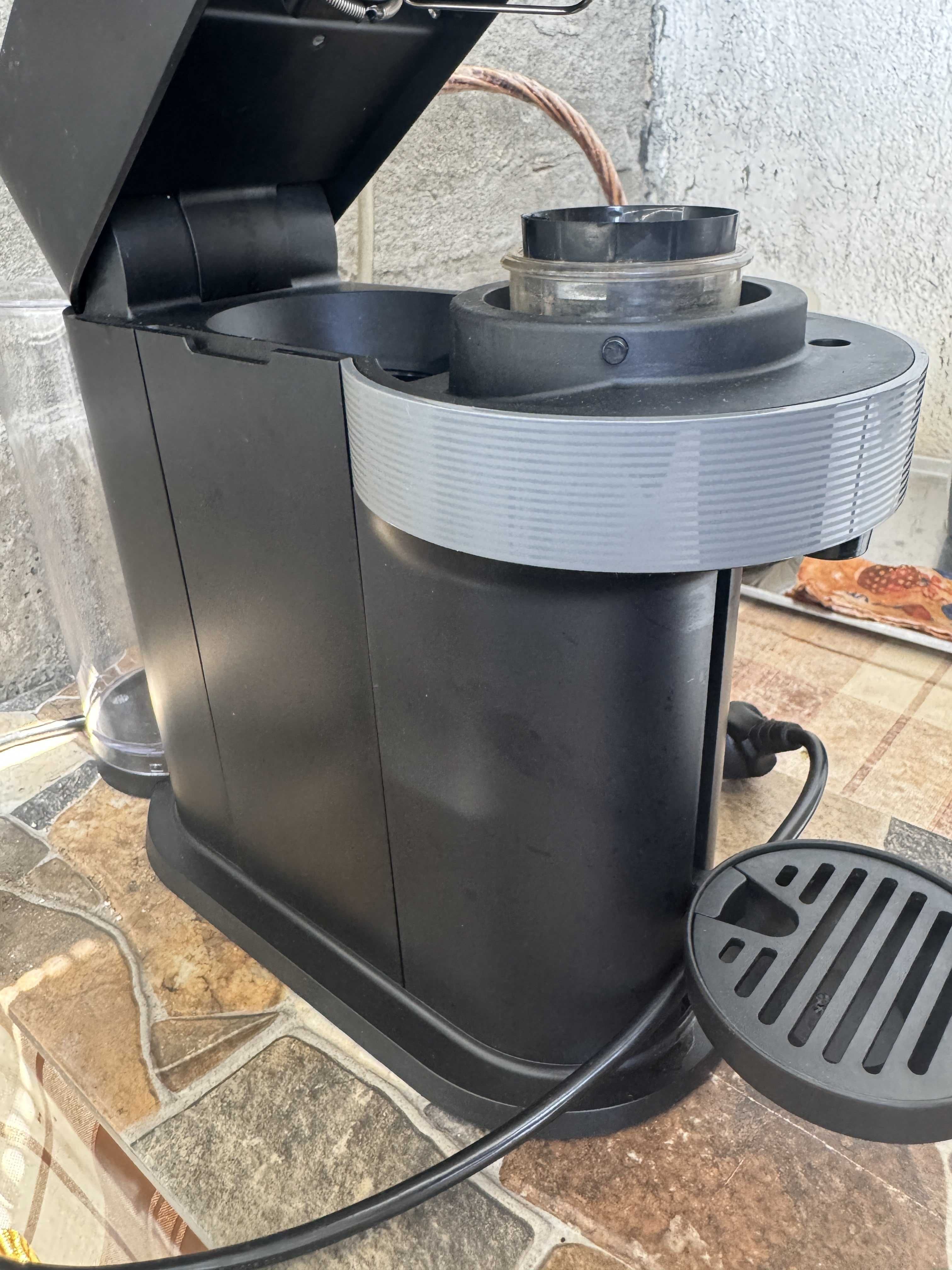Кафе Машинa Nespresso Vertuo Gray