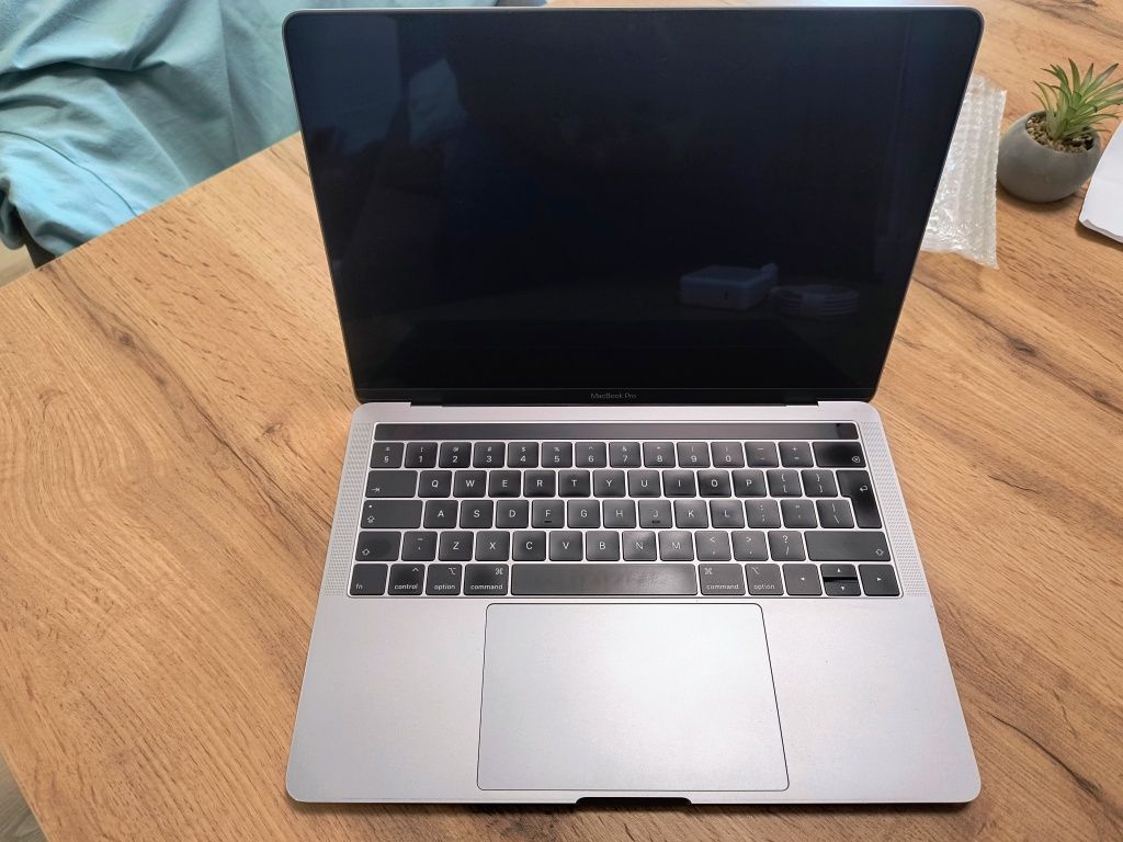 Macbook pro 13" inch 2019