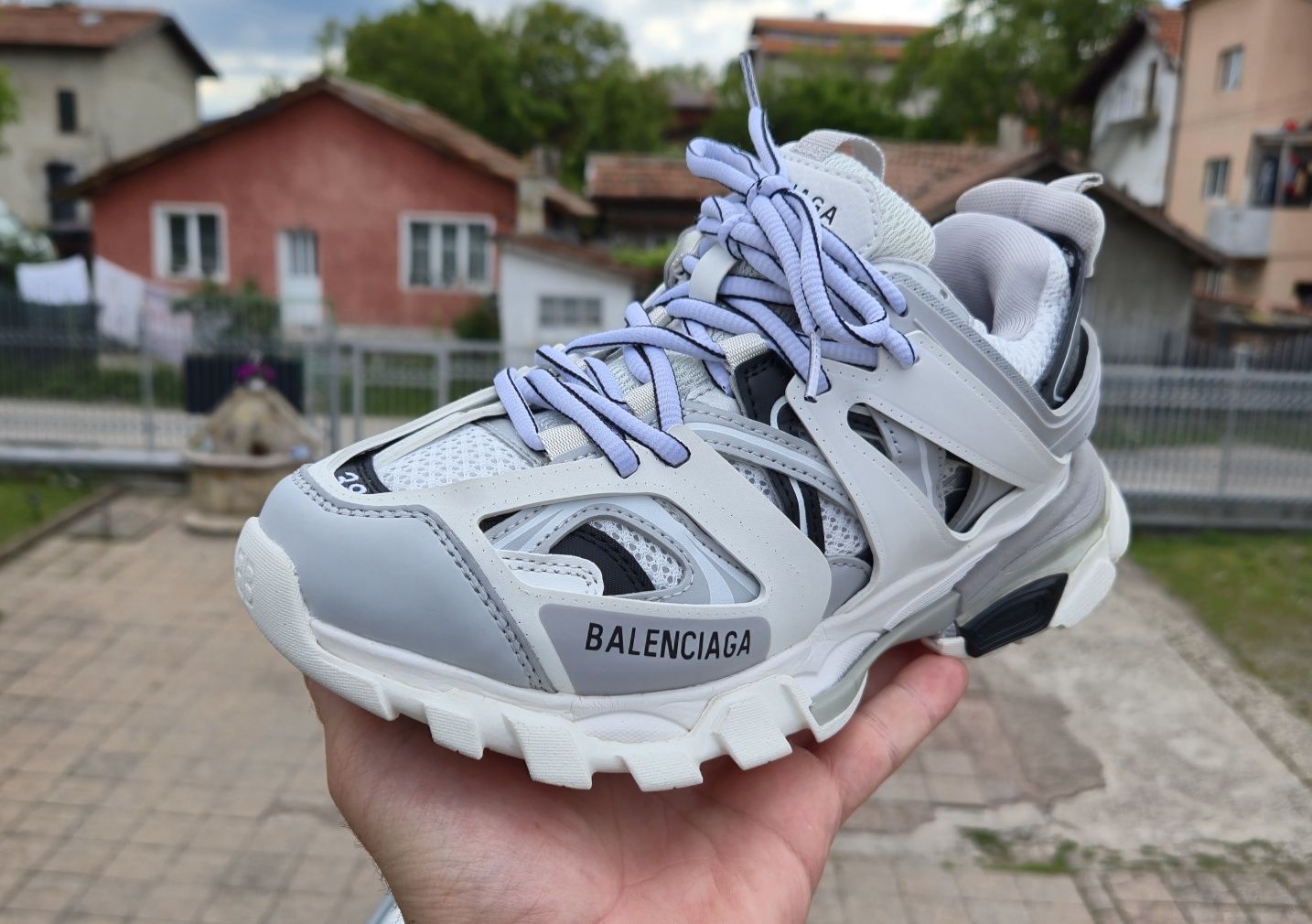 Нов цвят  Balenciaga truck