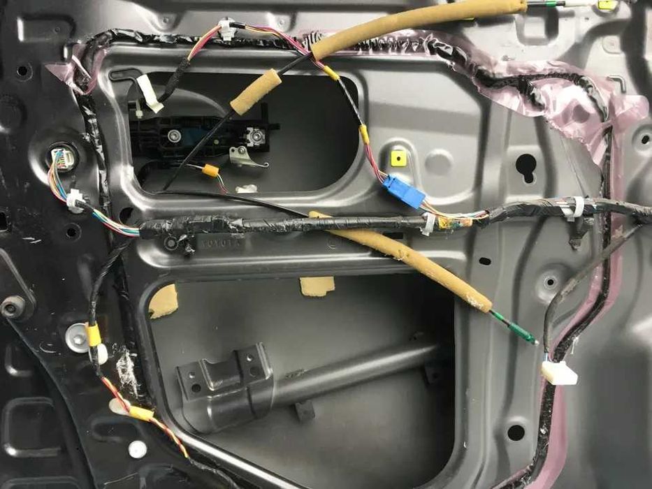 Предна лява врата за TOYOTA LAND CRUISER J200 2007/2015