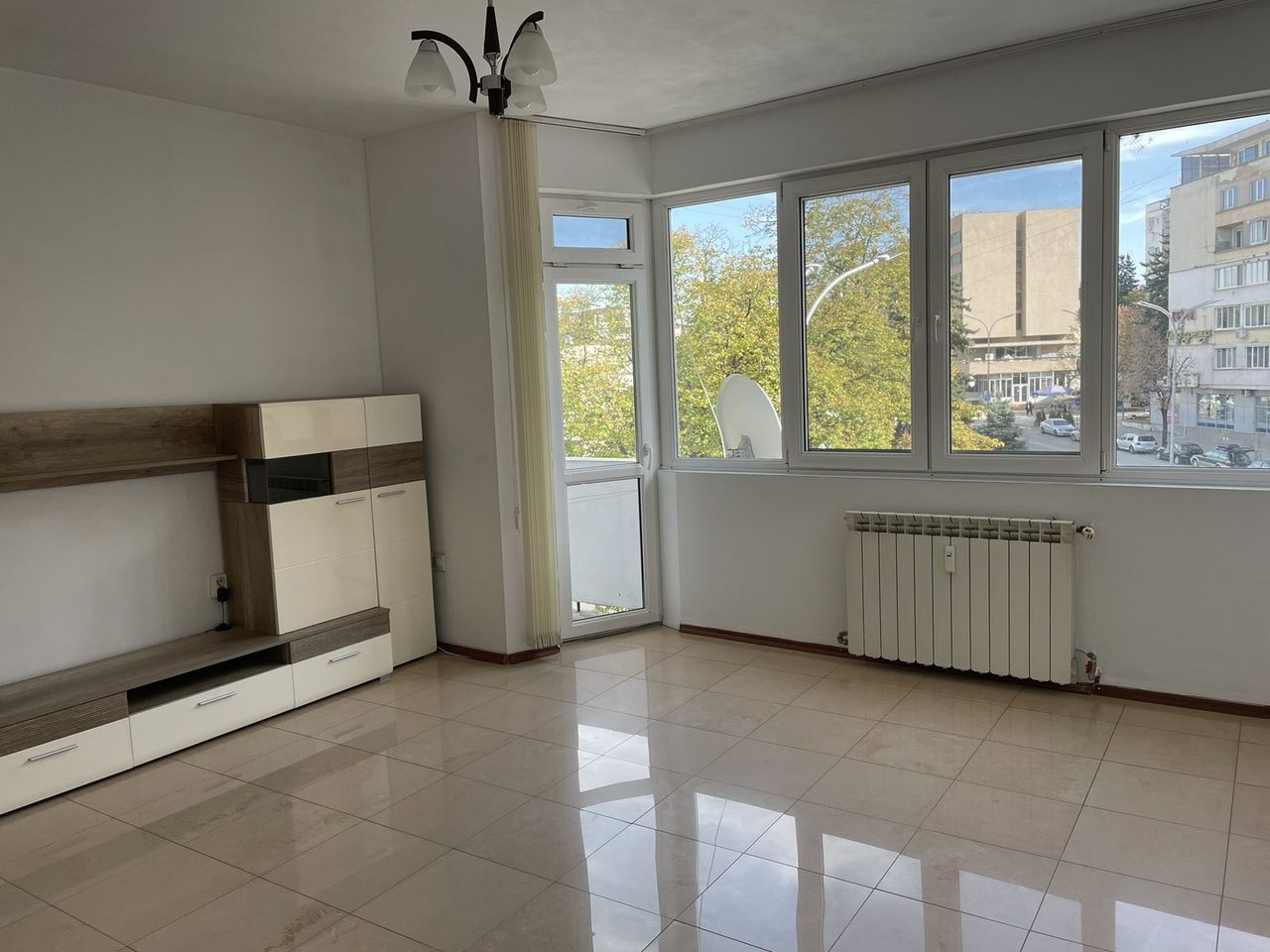 Продава се Тристаен апартамент в Перник, Център - 100 кв.м за 1400 €/кв.м - Снимка #1