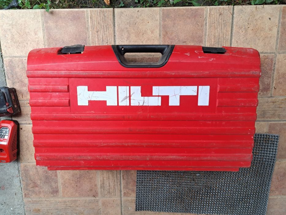 Mașină de carotat HILTI