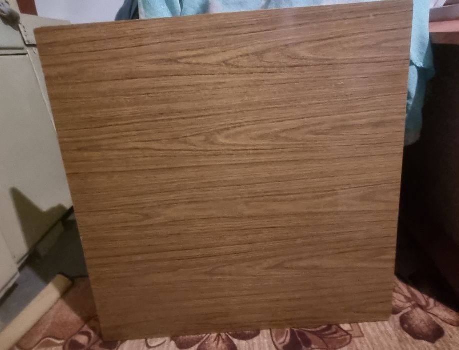 Две кухненски маси със сглобяеми крака 40 лв бр.